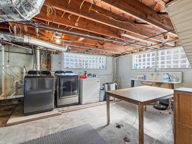 22823 Visnaw Street, St Clair Shores, MI 48081