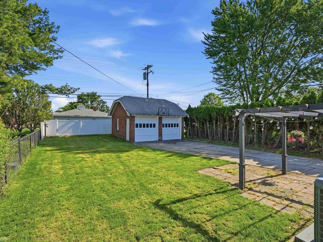 22823 Visnaw Street, St Clair Shores, MI 48081