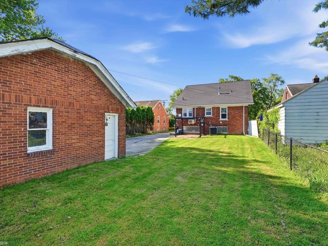 22823 Visnaw Street, St Clair Shores, MI 48081