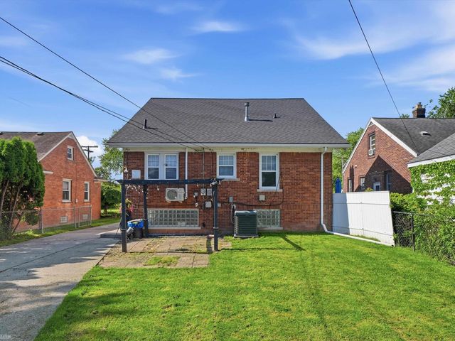 22823 Visnaw Street, St Clair Shores, MI 48081