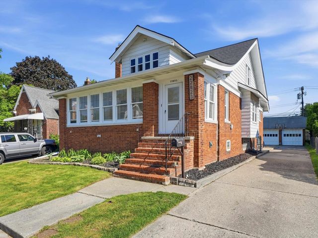 22823 Visnaw Street, St Clair Shores, MI 48081