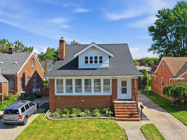 22823 Visnaw Street, St Clair Shores, MI 48081