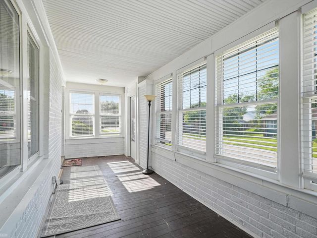 22823 Visnaw Street, St Clair Shores, MI 48081