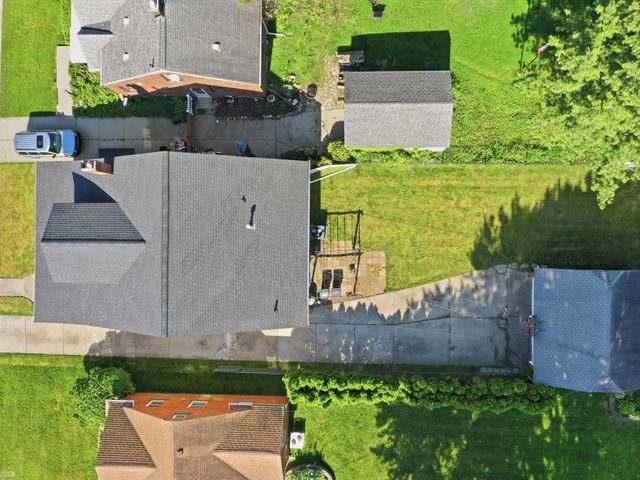 22823 Visnaw Street, St Clair Shores, MI 48081