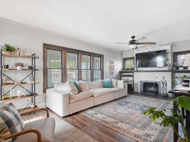 22823 Visnaw Street, St Clair Shores, MI 48081