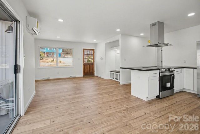 40 Evelake Drive, Asheville, NC 28806