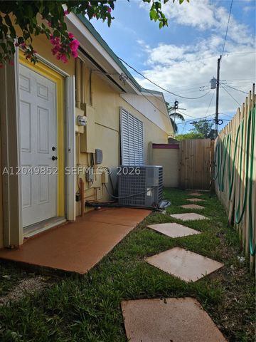 12340 SW 41st St 1, Miami, FL 33175