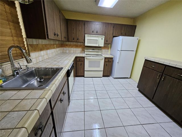 12340 SW 41st St 1, Miami, FL 33175