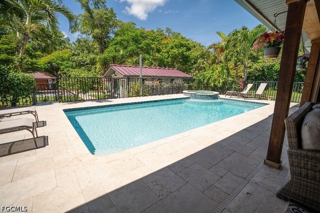 6100 Dogwood WAY, Naples, FL 34116