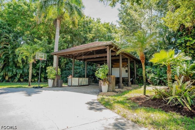 6100 Dogwood WAY, Naples, FL 34116
