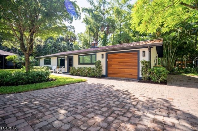 6100 Dogwood WAY, Naples, FL 34116