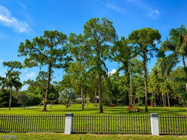 6100 Dogwood WAY, Naples, FL 34116