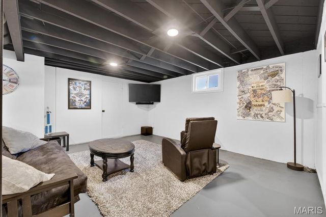 6758 Neosho Street, St Louis, MO 63109