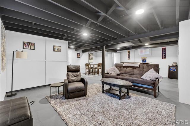 6758 Neosho Street, St Louis, MO 63109