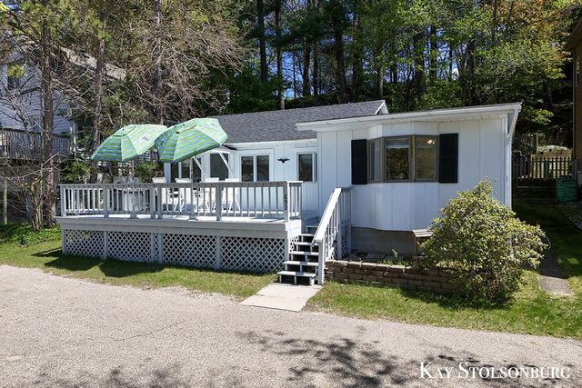 892 Palmer Drive, Middleville, MI 49333
