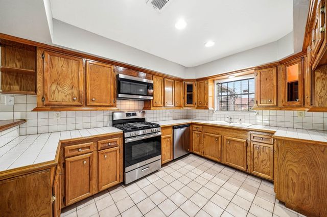 12903 Claygate Drive, Houston, TX 77047