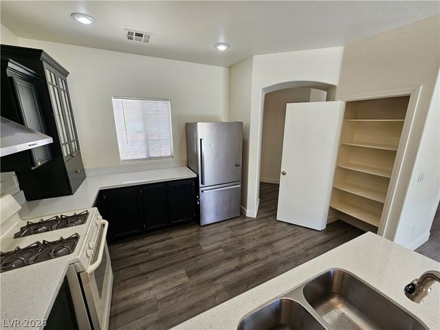 4824 Morning Splash Avenue, Las Vegas, NV 89131