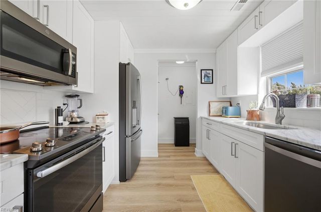 403 Harbour Pt Apt 203, Virginia Beach, VA 23451