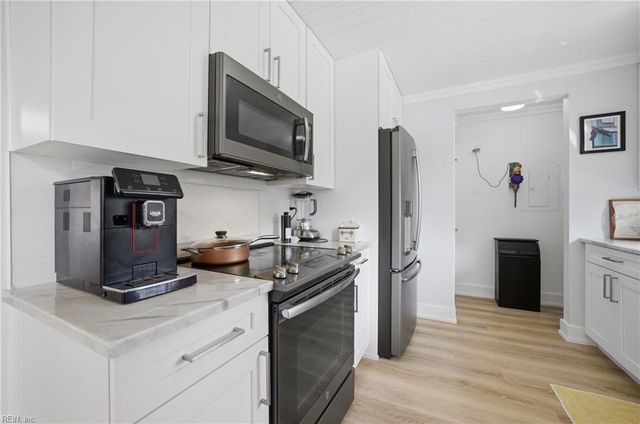 403 Harbour Pt Apt 203, Virginia Beach, VA 23451