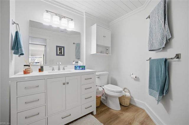 403 Harbour Pt Apt 203, Virginia Beach, VA 23451