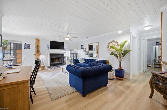 403 Harbour Pt Apt 203, Virginia Beach, VA 23451