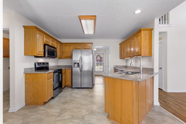 970 Granite Trl, Adams, TN 37010