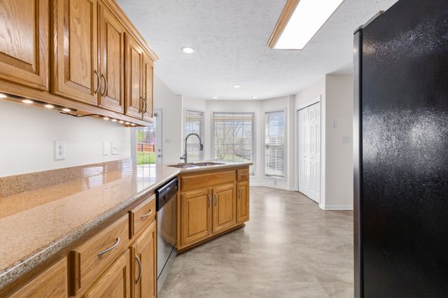 970 Granite Trl, Adams, TN 37010