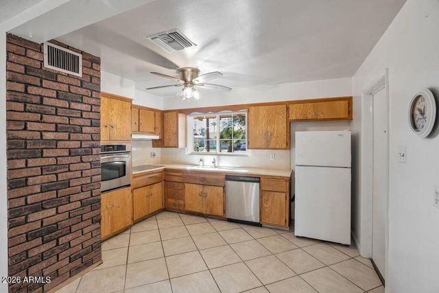 3838 W FLYNN Lane, Phoenix, AZ 85019