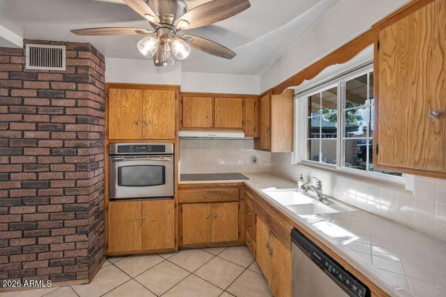 3838 W FLYNN Lane, Phoenix, AZ 85019