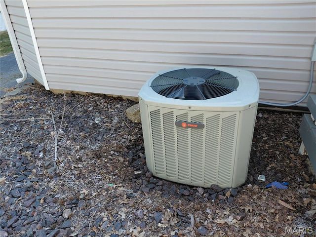 25 W Oak Street, Mascoutah, IL 62258