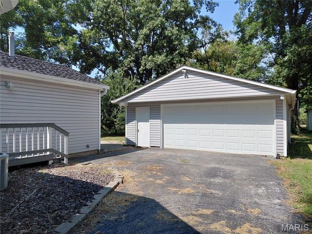 25 W Oak Street, Mascoutah, IL 62258