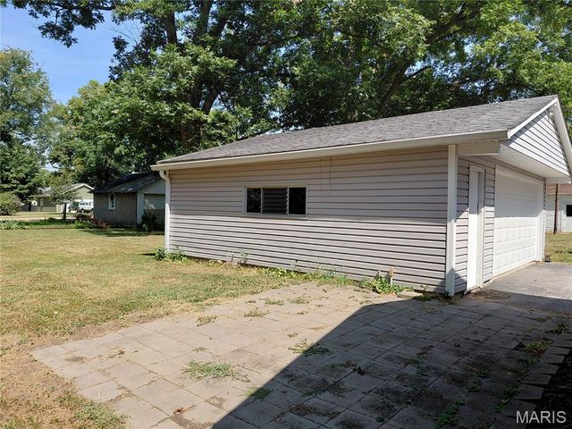 25 W Oak Street, Mascoutah, IL 62258