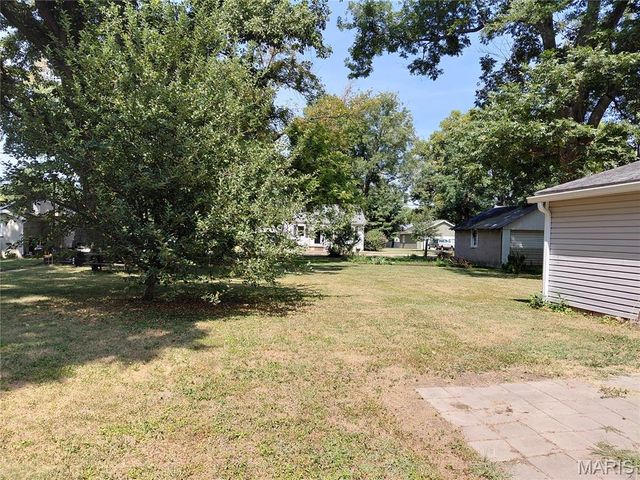 25 W Oak Street, Mascoutah, IL 62258