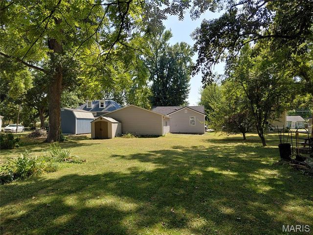 25 W Oak Street, Mascoutah, IL 62258
