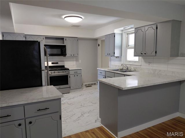 25 W Oak Street, Mascoutah, IL 62258