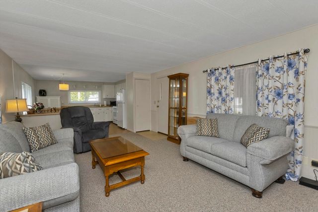 32 Puffin Drive, Chicopee, MA 01020