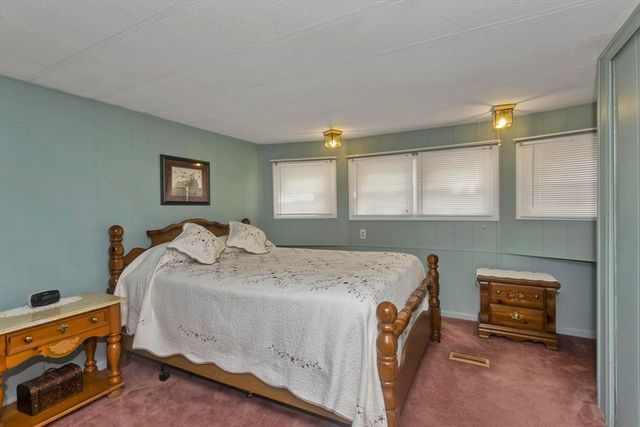 32 Puffin Drive, Chicopee, MA 01020