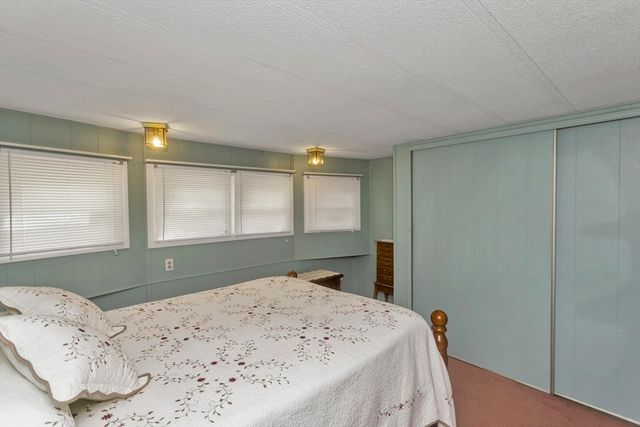 32 Puffin Drive, Chicopee, MA 01020