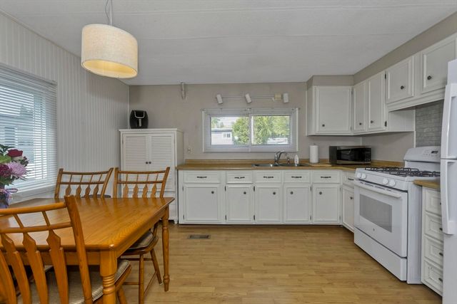 32 Puffin Drive, Chicopee, MA 01020