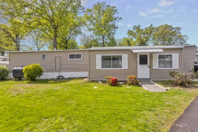 32 Puffin Drive, Chicopee, MA 01020
