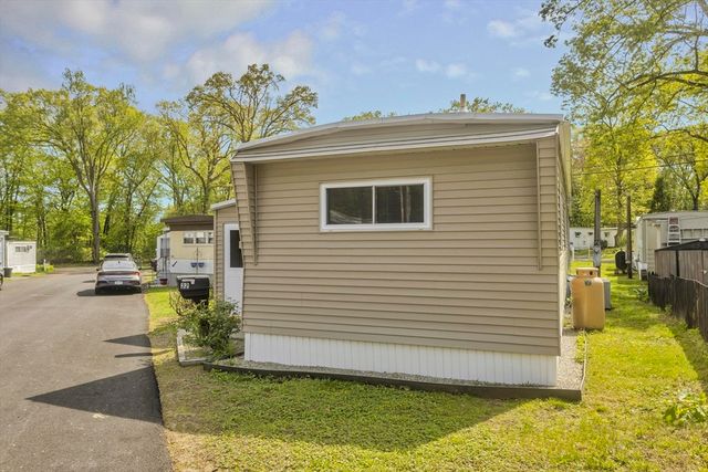 32 Puffin Drive, Chicopee, MA 01020