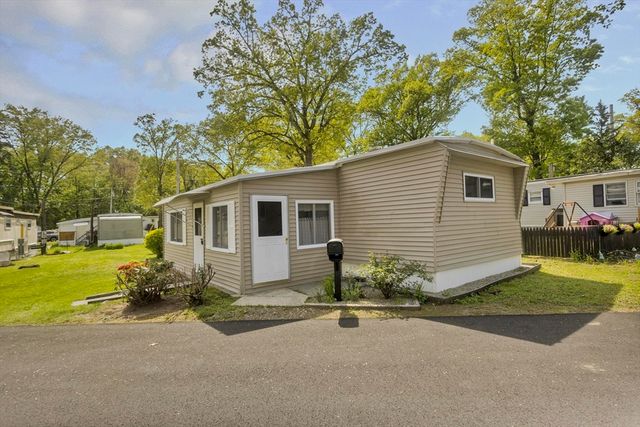 32 Puffin Drive, Chicopee, MA 01020