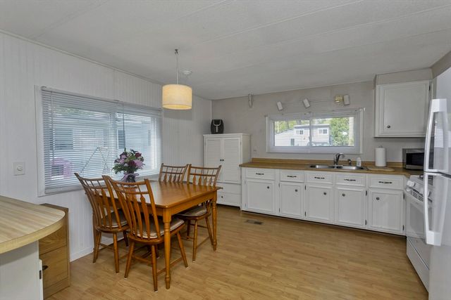 32 Puffin Drive, Chicopee, MA 01020