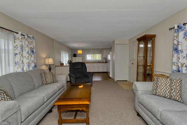 32 Puffin Drive, Chicopee, MA 01020