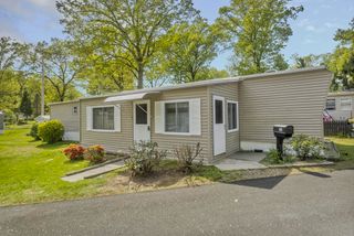 32 Puffin Drive, Chicopee, MA 01020