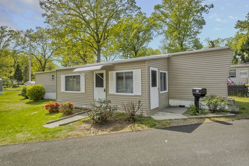32 Puffin Drive, Chicopee, MA 01020