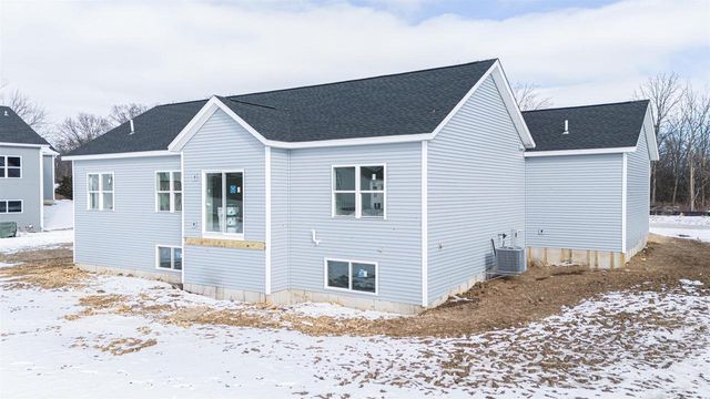 2390 Pow Wow Trail, Beloit, WI 53511