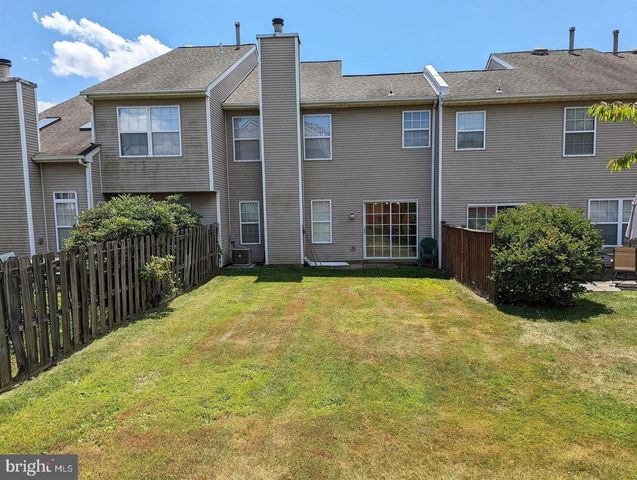 215 SEQUOIA DR, Newtown, PA 18940