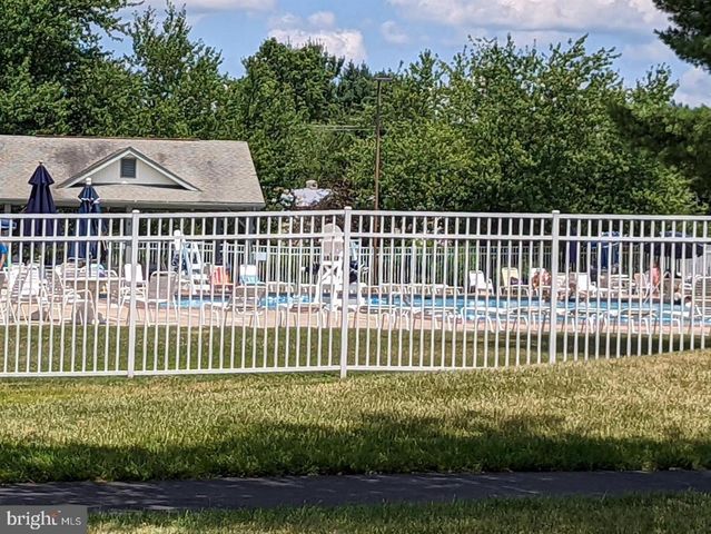 215 SEQUOIA DR, Newtown, PA 18940