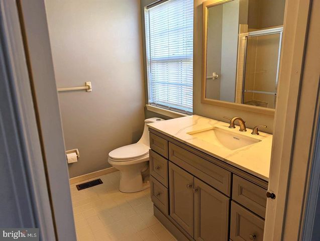 215 SEQUOIA DR, Newtown, PA 18940